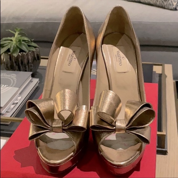 VALENTINO Metallic Couture Bow Pump - Picture 7 of 11